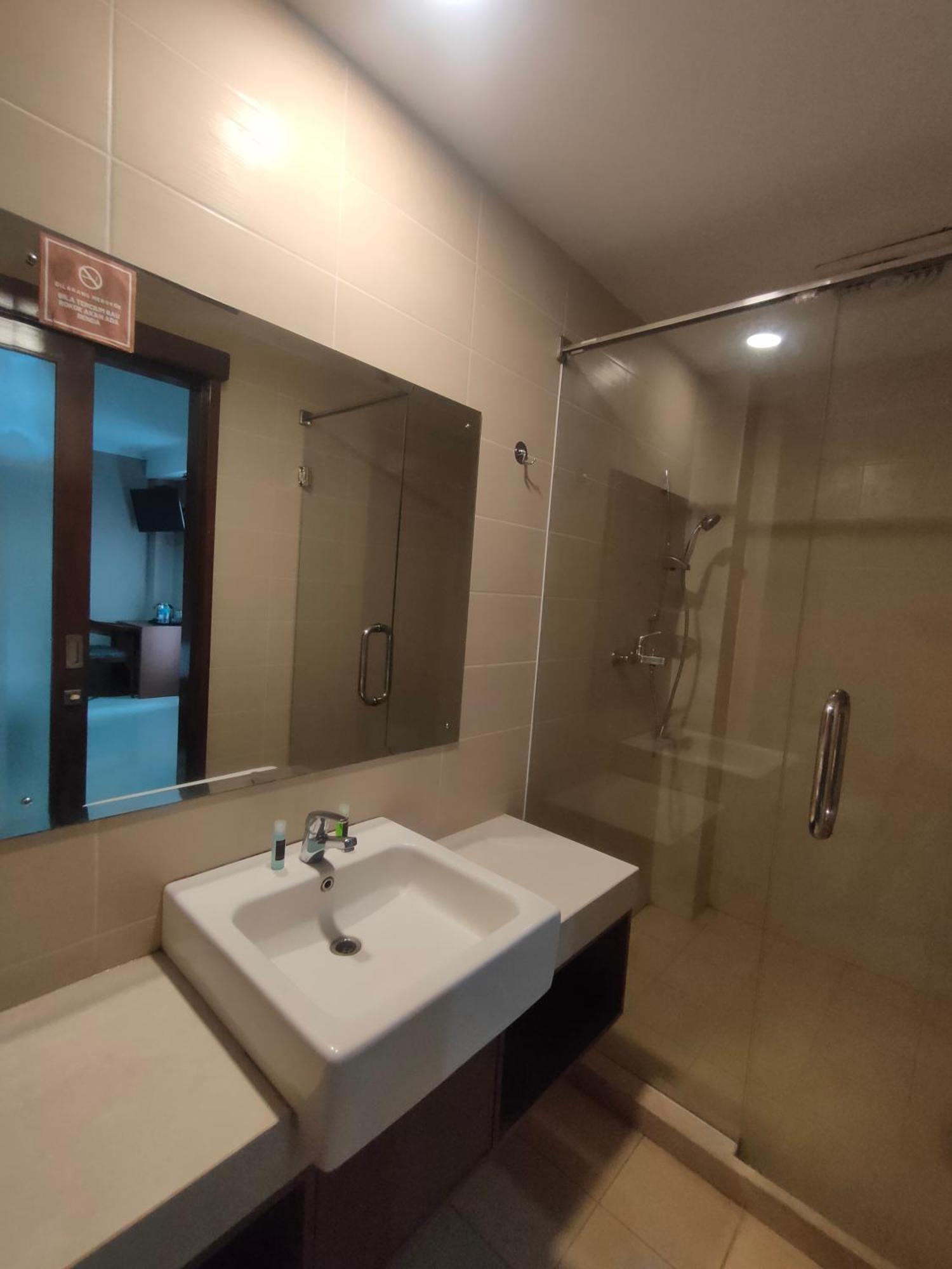 Votel Viure Hotel Jogjakarta Maguwo Exterior photo
