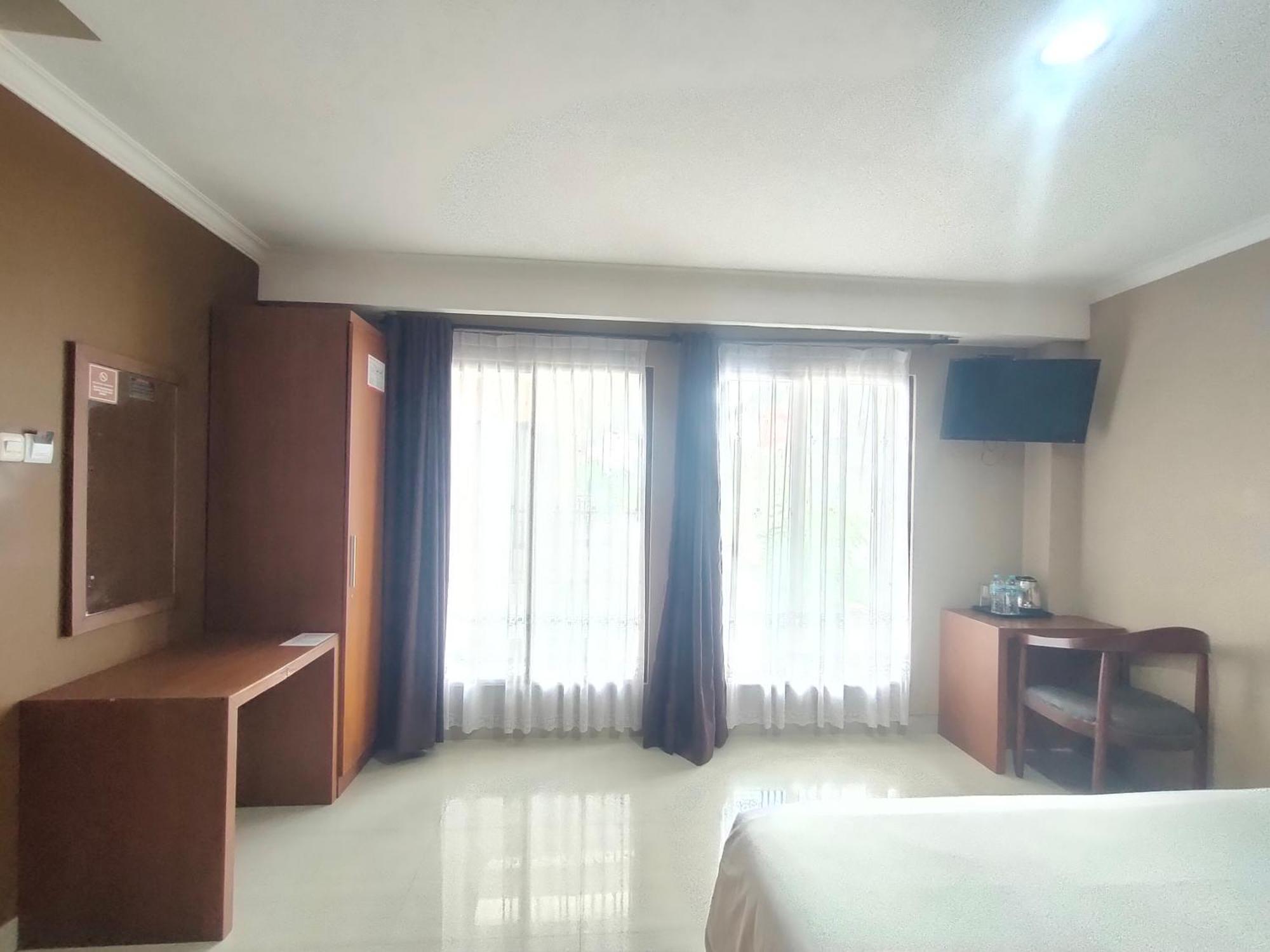 Votel Viure Hotel Jogjakarta Maguwo Exterior photo