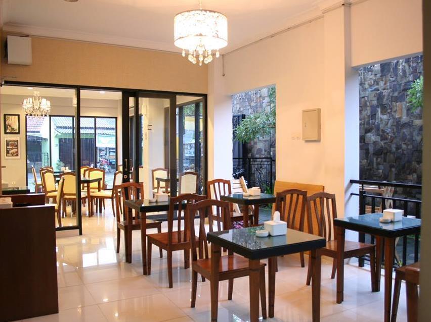 Votel Viure Hotel Jogjakarta Maguwo Exterior photo