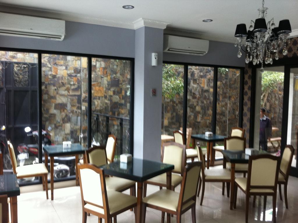 Votel Viure Hotel Jogjakarta Maguwo Exterior photo